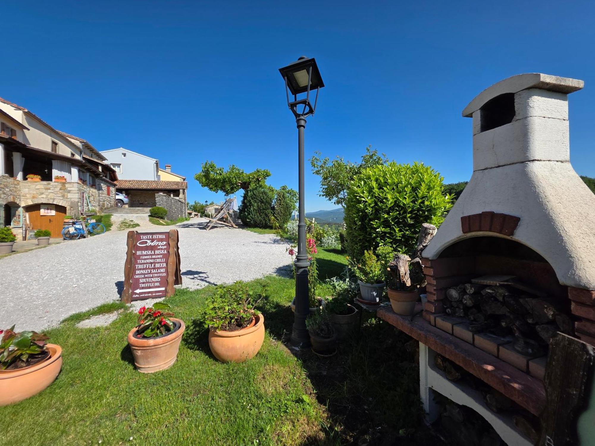 Apartment Hum-The Smallest Town In The World Eksteriør bilde